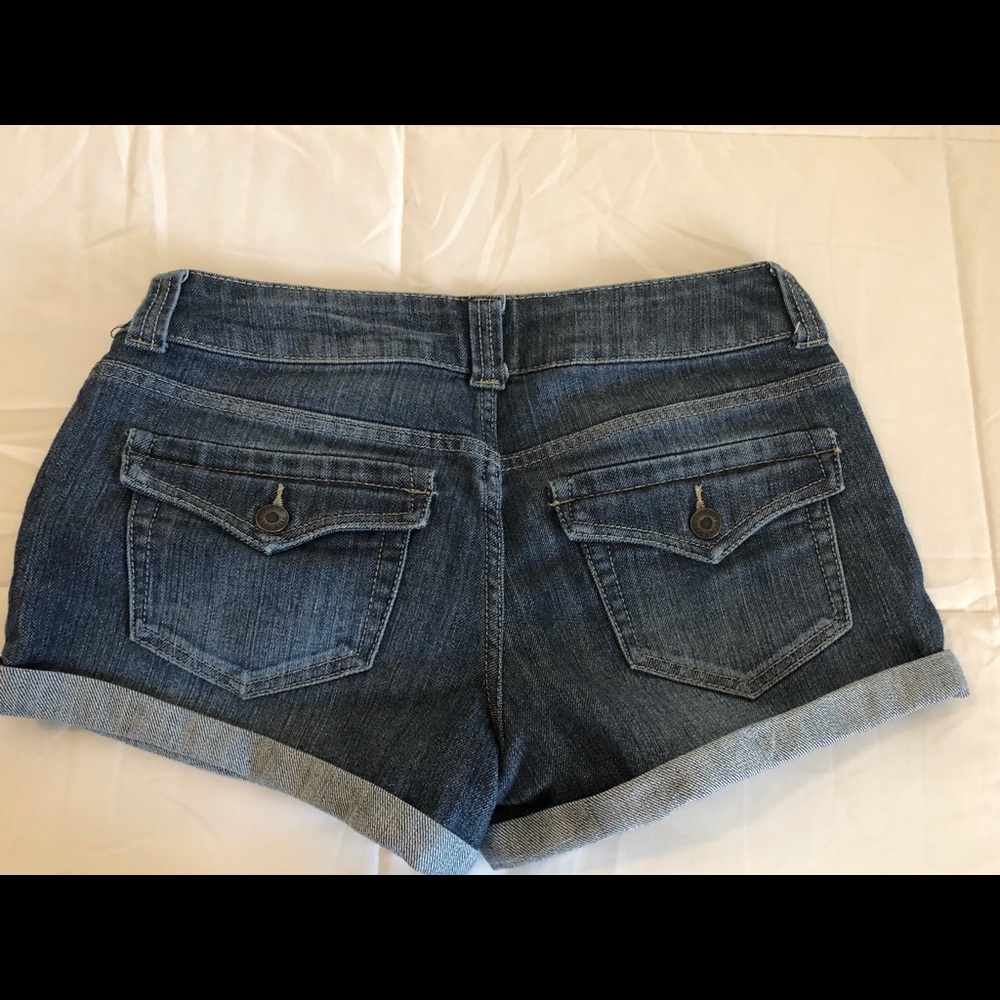 Shorts - Picture 3 of 3